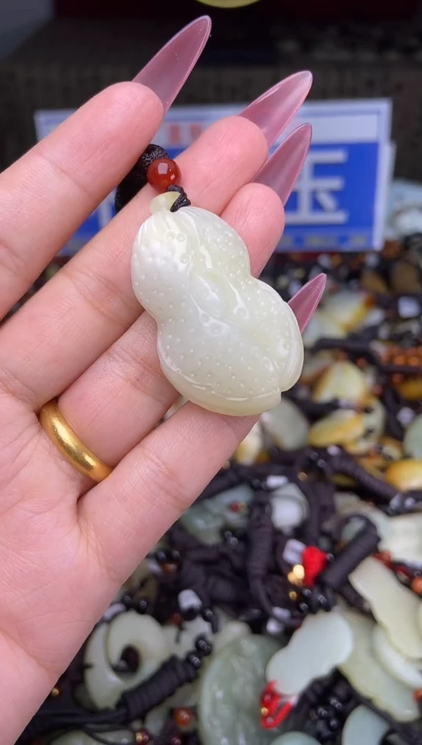 和田玉未镶嵌颈饰1