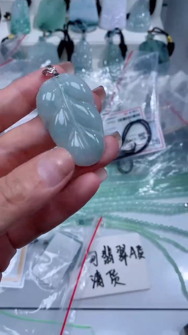 颈饰银S925镶嵌翡翠吊坠