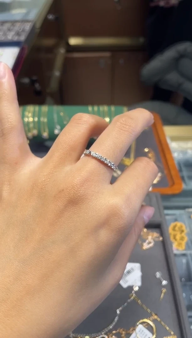 【闪购商品】钻石戒指18K金镶嵌W王VV钻石戒指