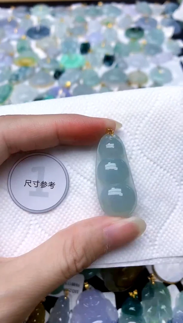 颈饰18K金镶嵌翡翠天然A货翡翠