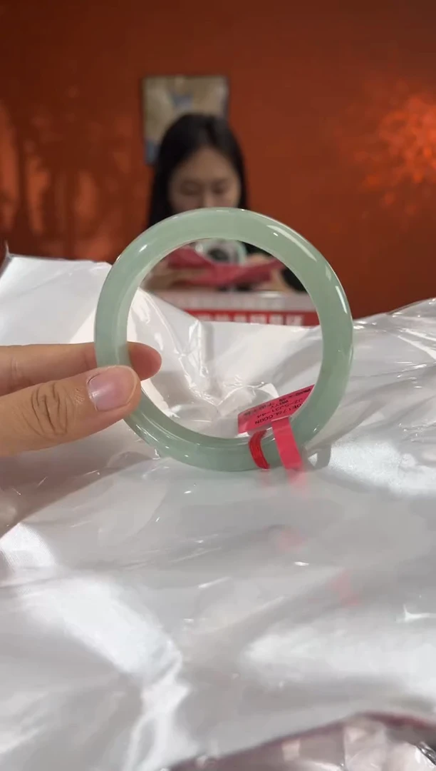 未镶嵌手镯翡翠没****?1