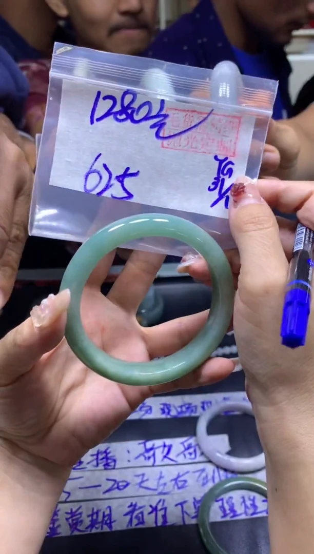 【闪购商品】定制翡翠未镶嵌手镯62.5#1280元毛货需精细抛光