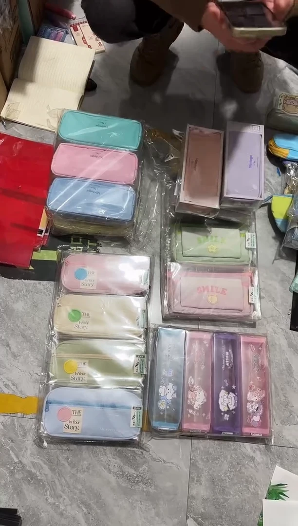 青壹坊女宝大容量笔袋随机1个