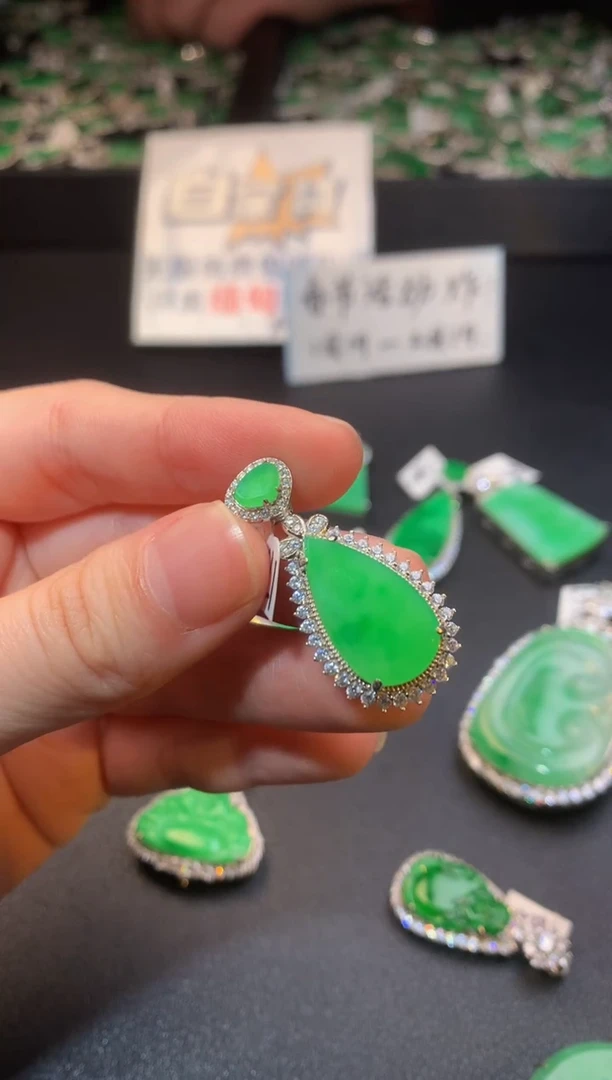 【闪购商品】翡翠颈饰银S925镶嵌翡翠