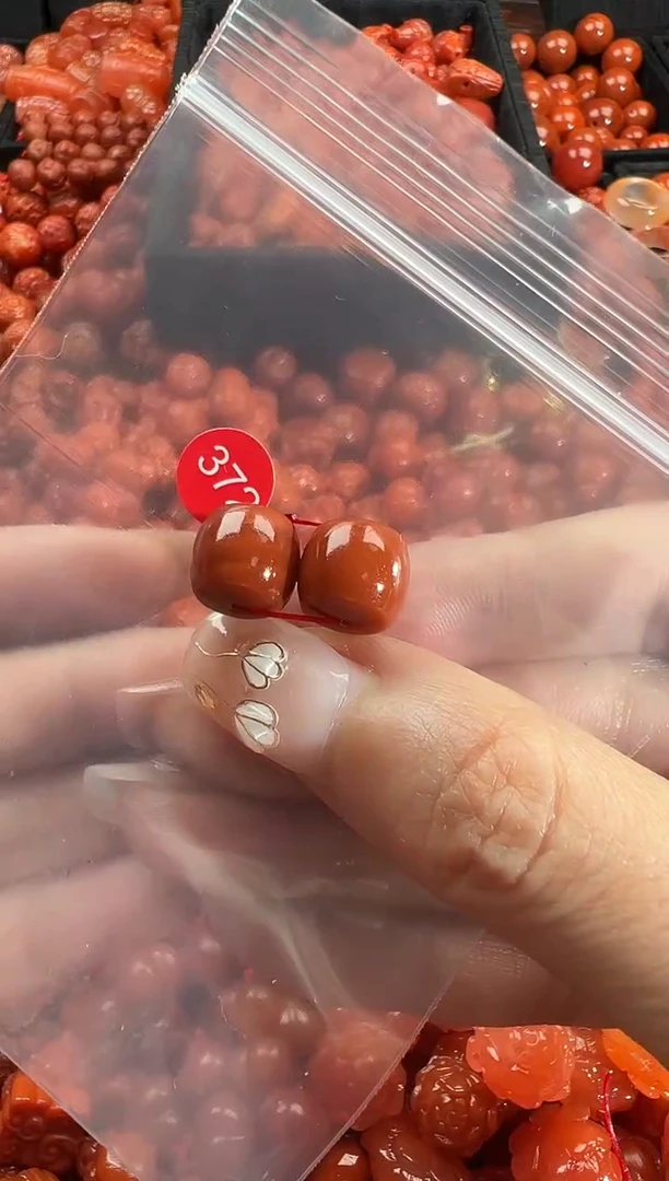 颈饰未镶嵌南红玛瑙1