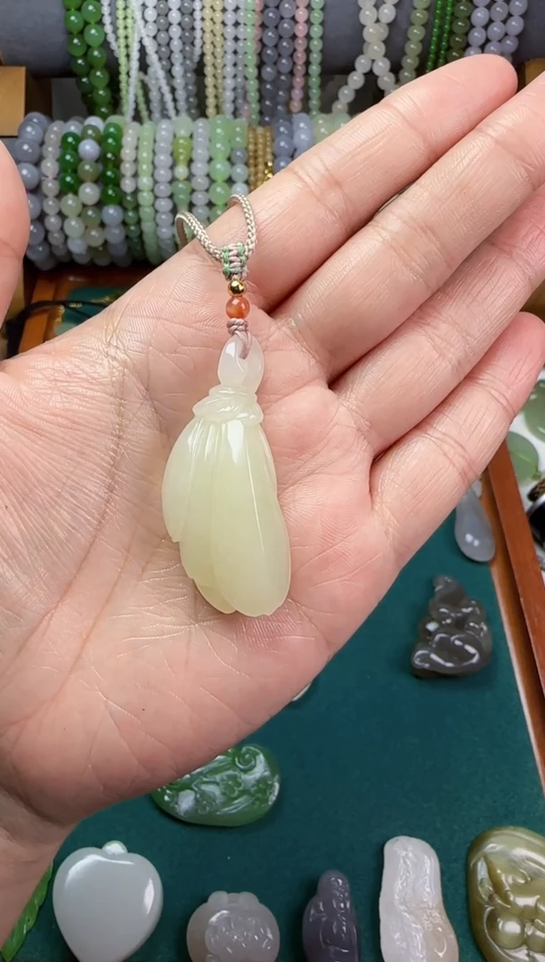 【闪购商品】和田玉无未镶嵌玉兰花吊坠