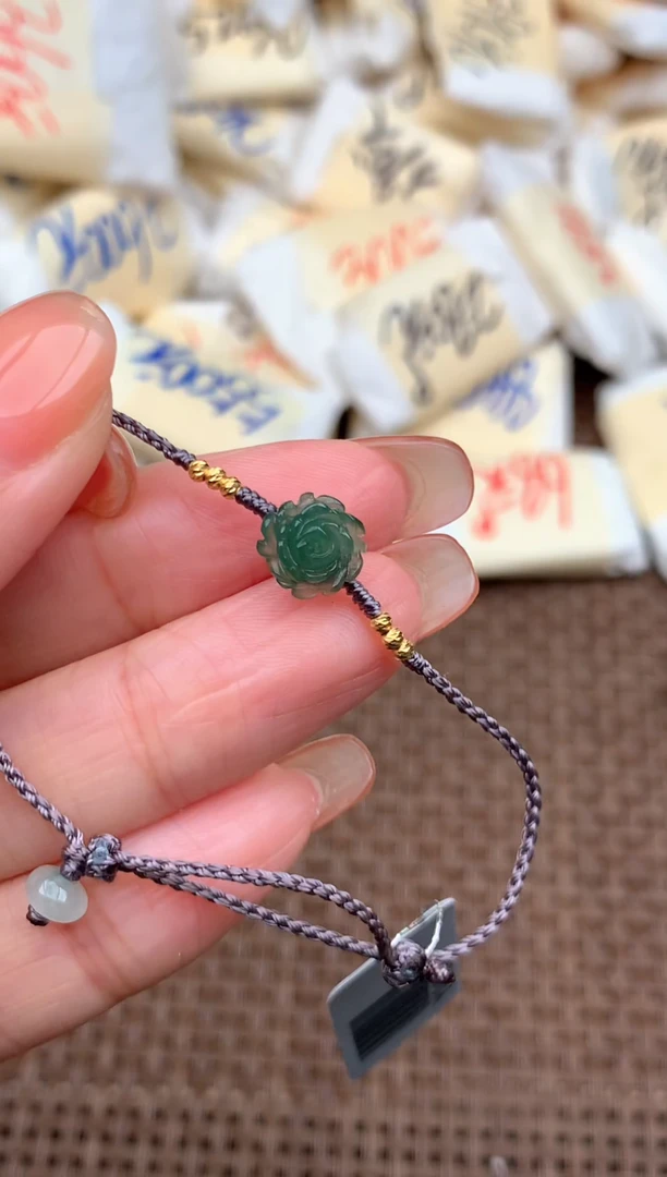 18K金镶嵌挂件翡翠一