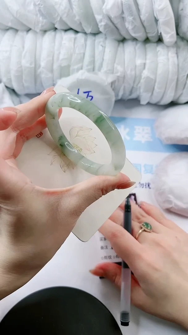 【闪购商品】石英质玉手镯未镶嵌多样性发货V247