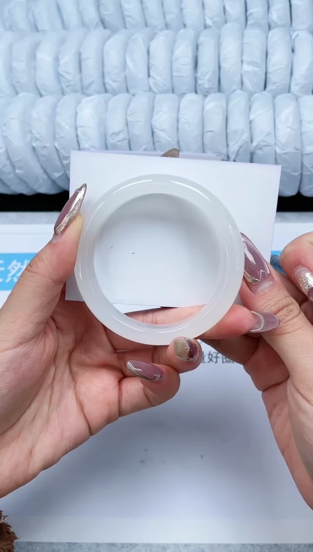 【闪购商品】石英质玉手镯未镶嵌66-55.5