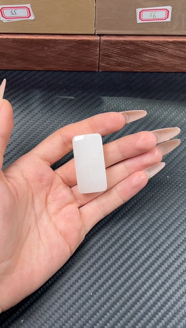 吊坠(赠链)未镶嵌和田玉黑山微色差吊坠JM