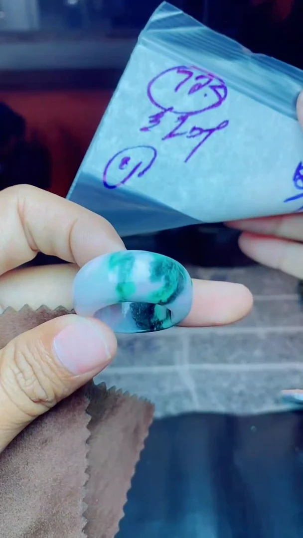 【闪购商品】定制翡翠未镶嵌戒圈