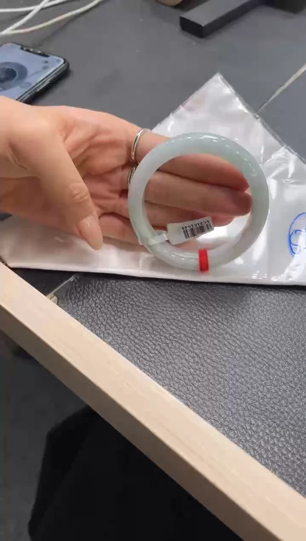 【闪购商品】翡翠手镯未镶嵌手镯