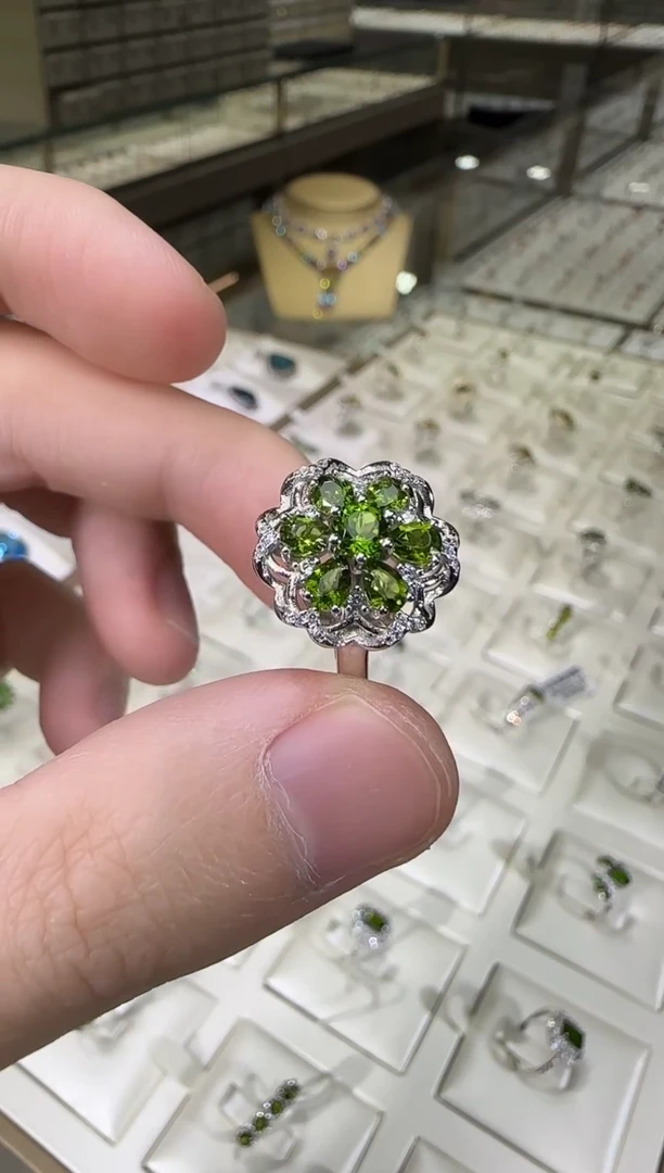 银S925镶嵌透辉石戒指繁花