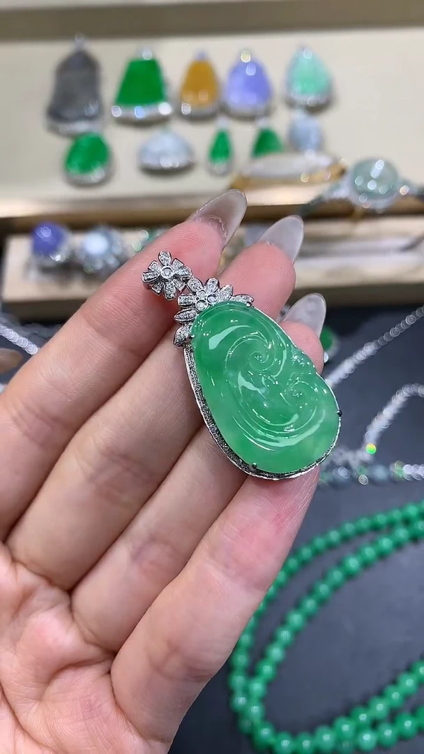 【闪购商品】翡翠吊坠(不含链)18K金镶嵌10团购