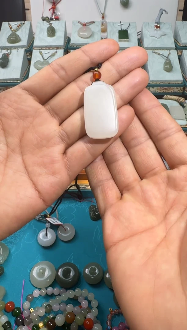 【闪购商品】和田玉颈饰未镶嵌无事牌