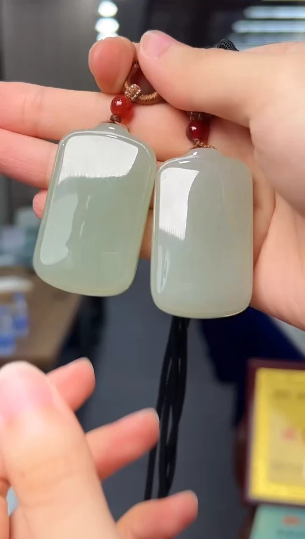 和田玉未镶嵌颈饰约48*28mm 无事牌吊坠/配绳/多样性发一