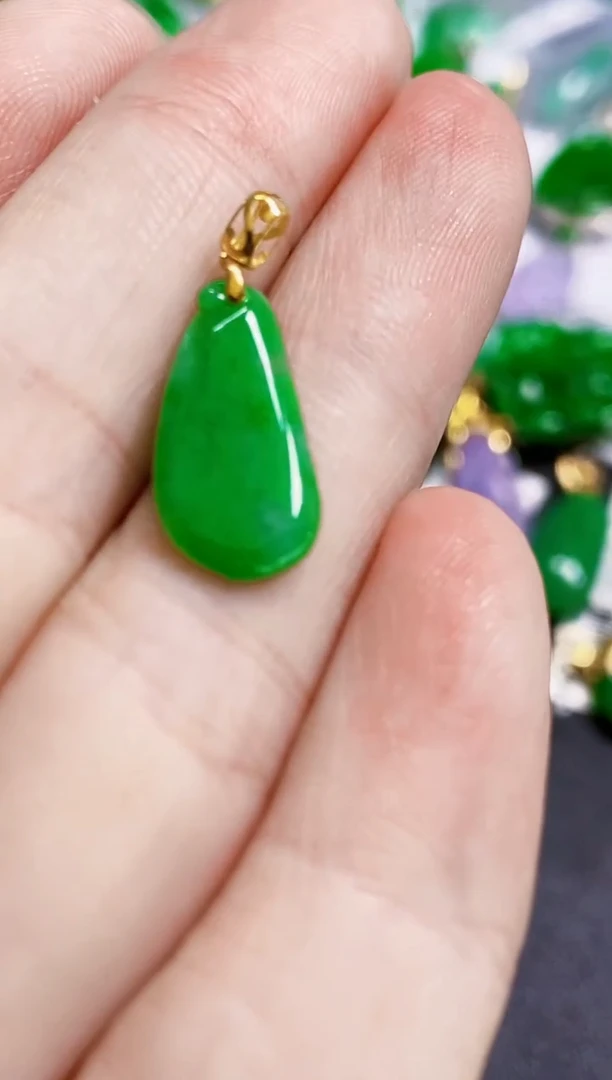 颈饰18K金镶嵌翡翠11111