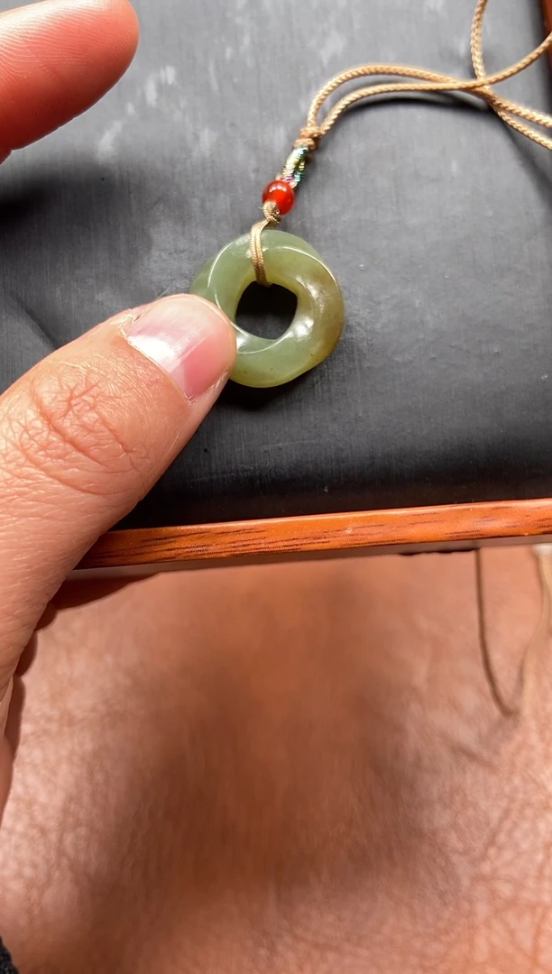 颈饰未镶嵌和田玉莫比乌斯环
