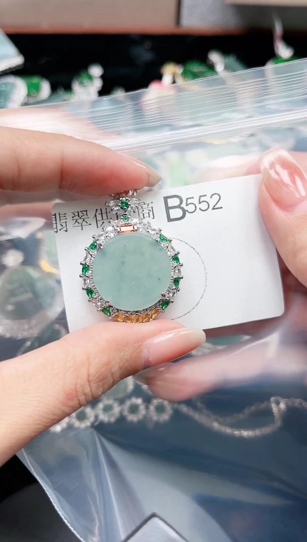 【闪购商品】翡翠颈饰未镶嵌552赠皮绳