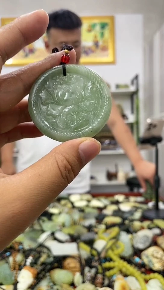 岫玉未镶嵌挂件