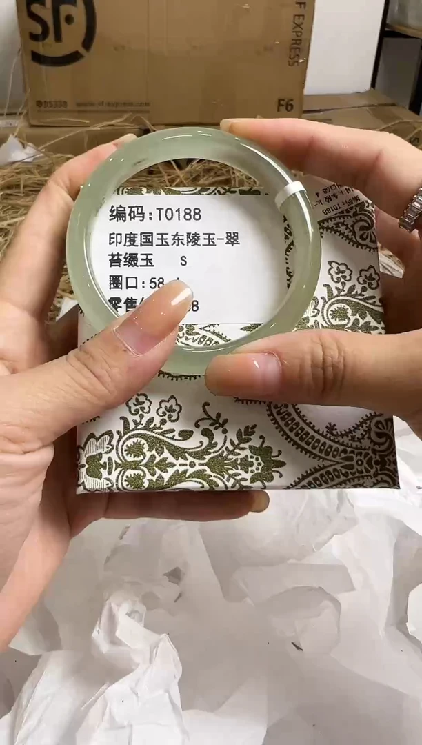 未镶嵌手镯石英质玉T0188