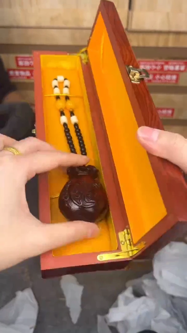 品茗文玩阁钱袋手把件链接@@YS984