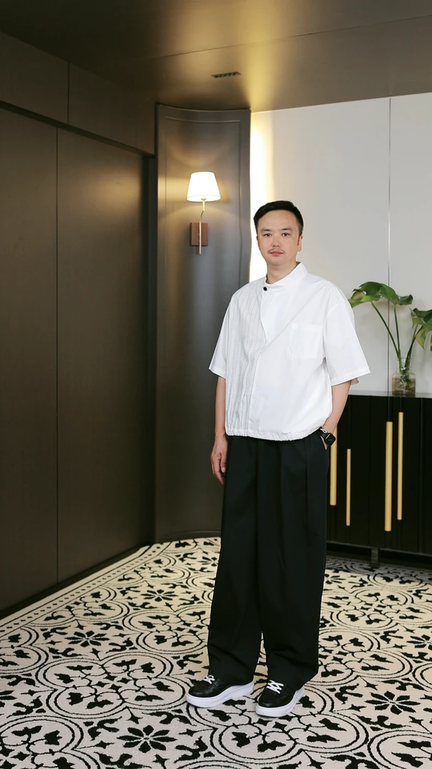 UMS2503035时尚设计潮流休闲短袖男款简约薄款宽松百搭男士