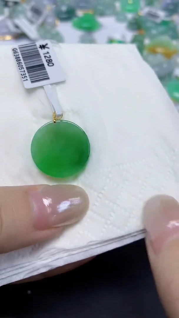 翡翠18K金镶嵌颈饰天然缅甸翡翠A货