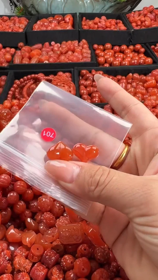 颈饰未镶嵌南红玛瑙1