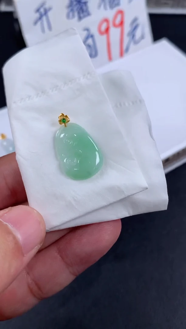 颈饰18K金镶嵌翡翠小*包翡翠