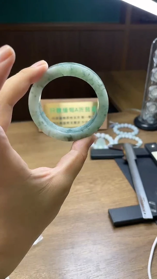 未镶嵌手镯定制翡翠草**美定制