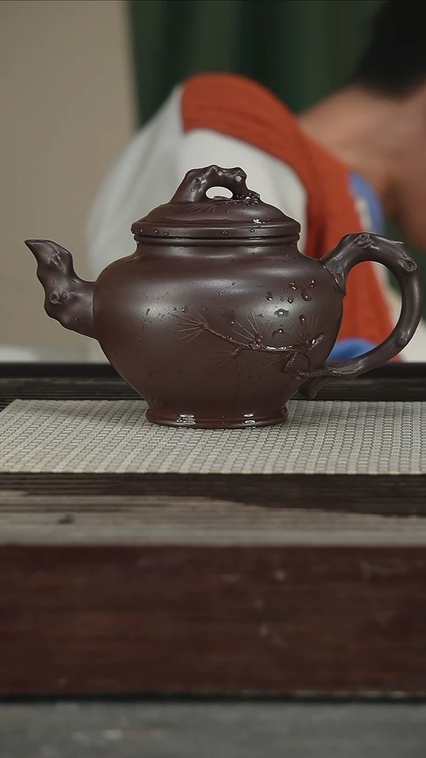 茶壶紫砂吴国政，带证500CC49号