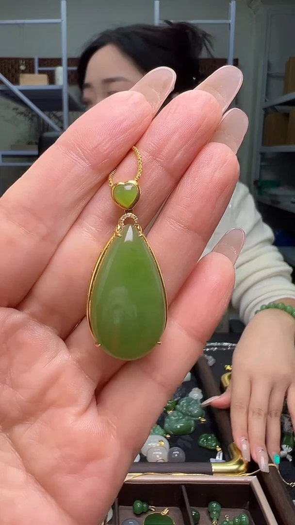 颈饰18K金镶嵌和田玉(多样性发货.发其一）10.18.26