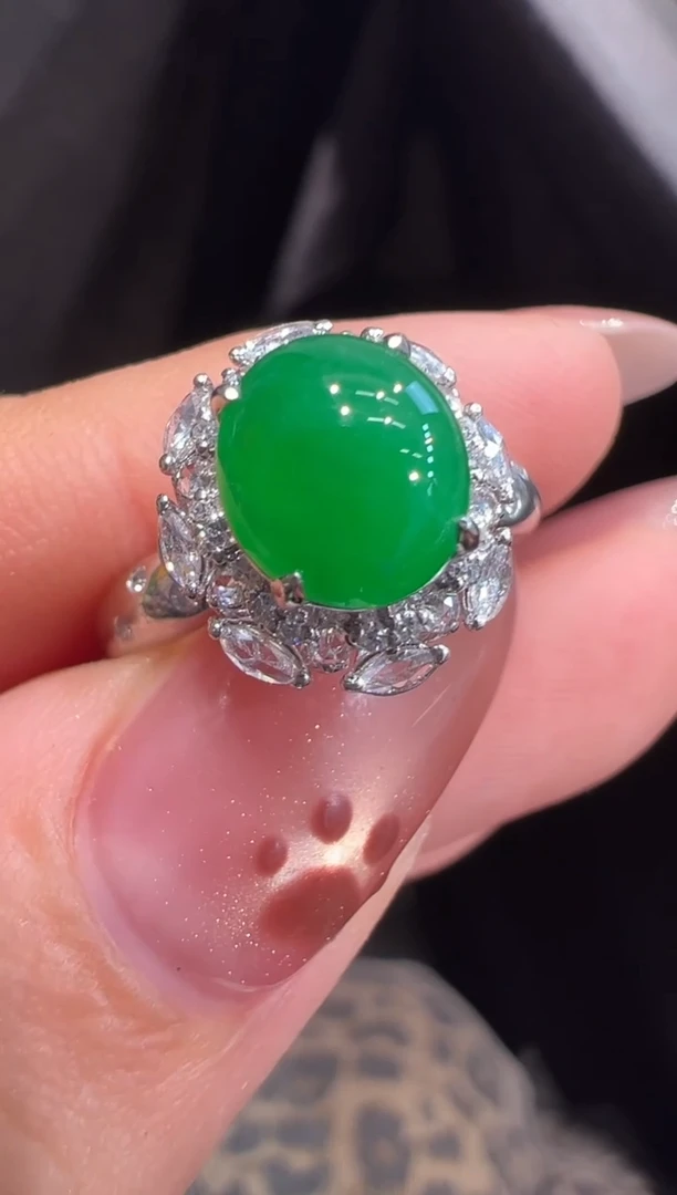 18K金镶嵌戒指翡翠戒指