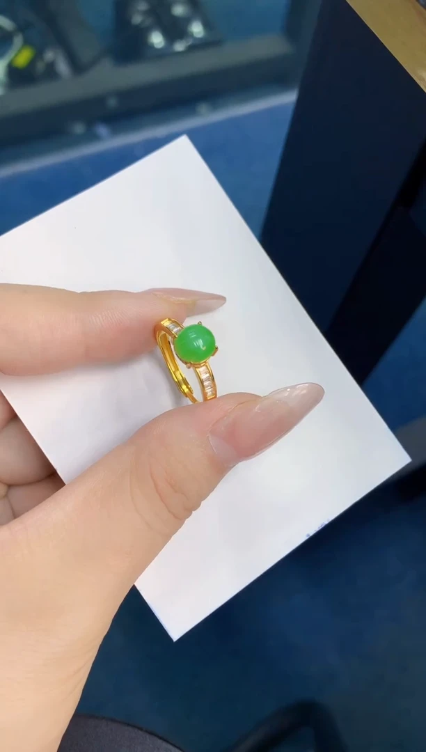 翡翠未镶嵌颈饰1