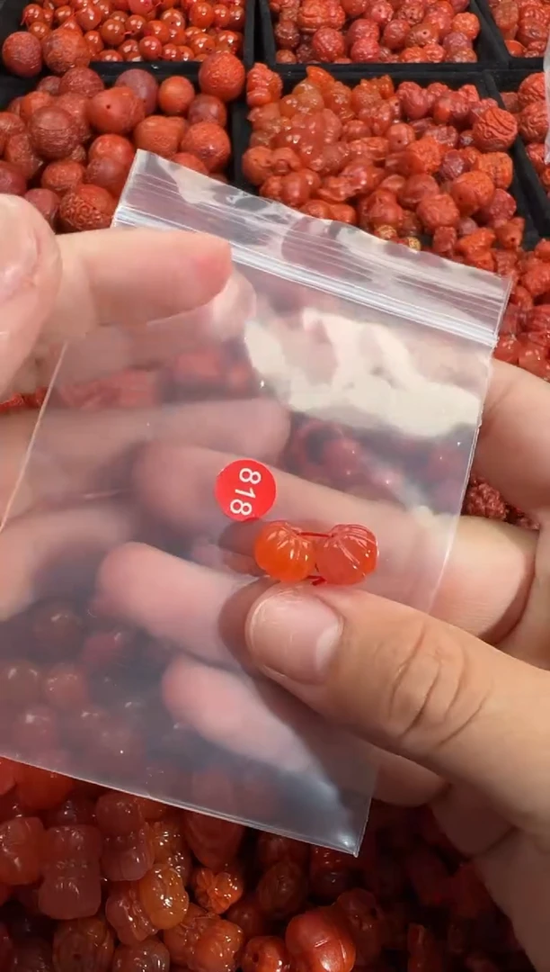 南红玛瑙未镶嵌颈饰1