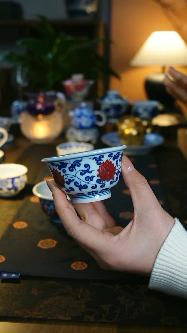 釉里红压手杯 双花头