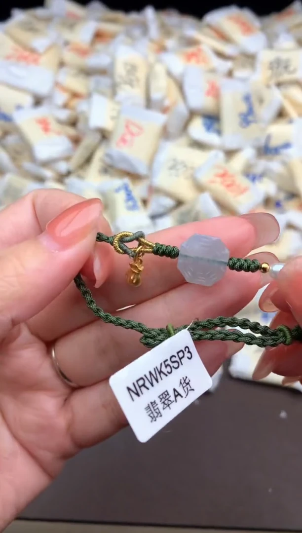 【闪购商品】翡翠挂件未镶嵌一