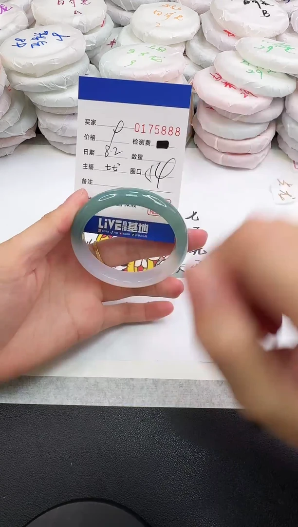 玛瑙/玉髓手镯未镶嵌Q****丶5888
