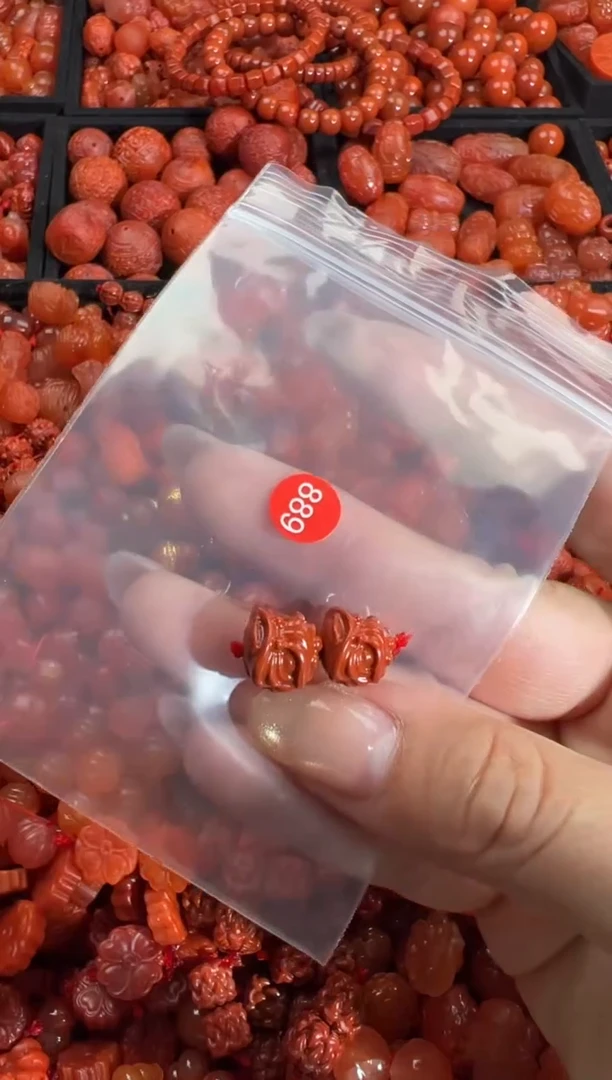 南红玛瑙未镶嵌颈饰1
