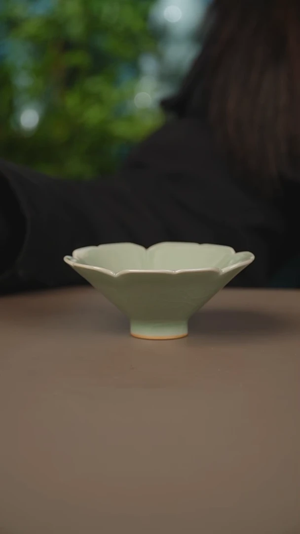 豆绿花口斗笠杯一级