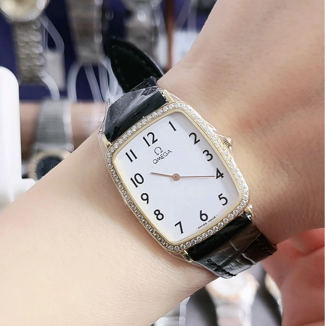 95新 Omega/欧米茄 女士石英表/蝶飞/26*31/051314/带扣后配后钻