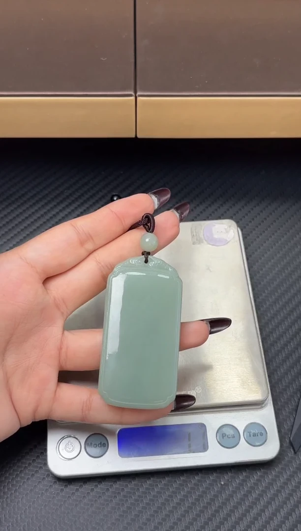 吊坠(赠链)未镶嵌和田玉且末近矿微色差吊坠