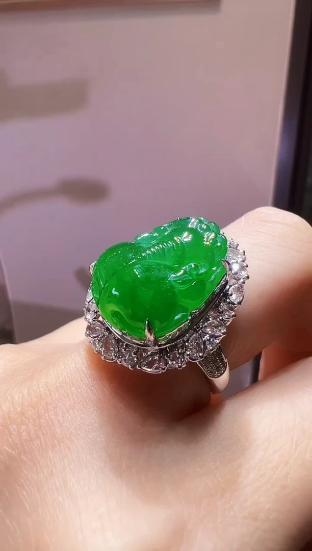 18K金镶嵌戒指翡翠貔貅