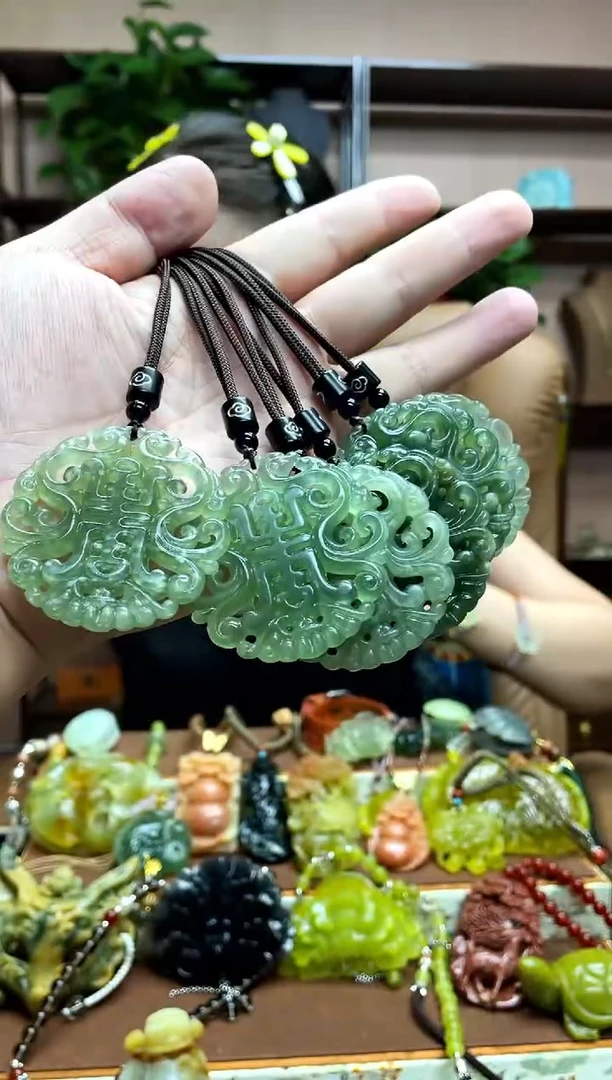 未镶嵌岫玉颈饰多样性发货发其中之一