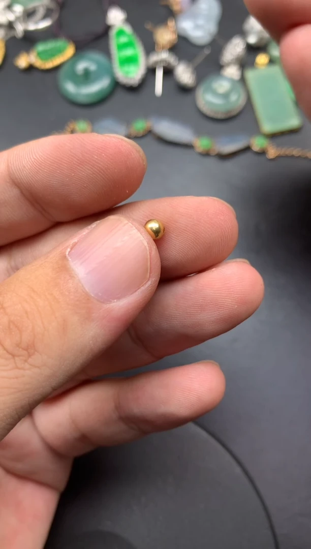 颈饰18K金镶嵌翡翠?**雪金珠4mmm