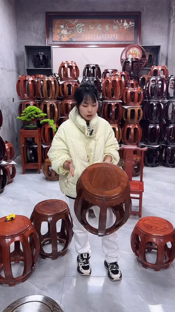 【闪购商品】花梨木类家具胡桃色大号雕花鼓凳单个