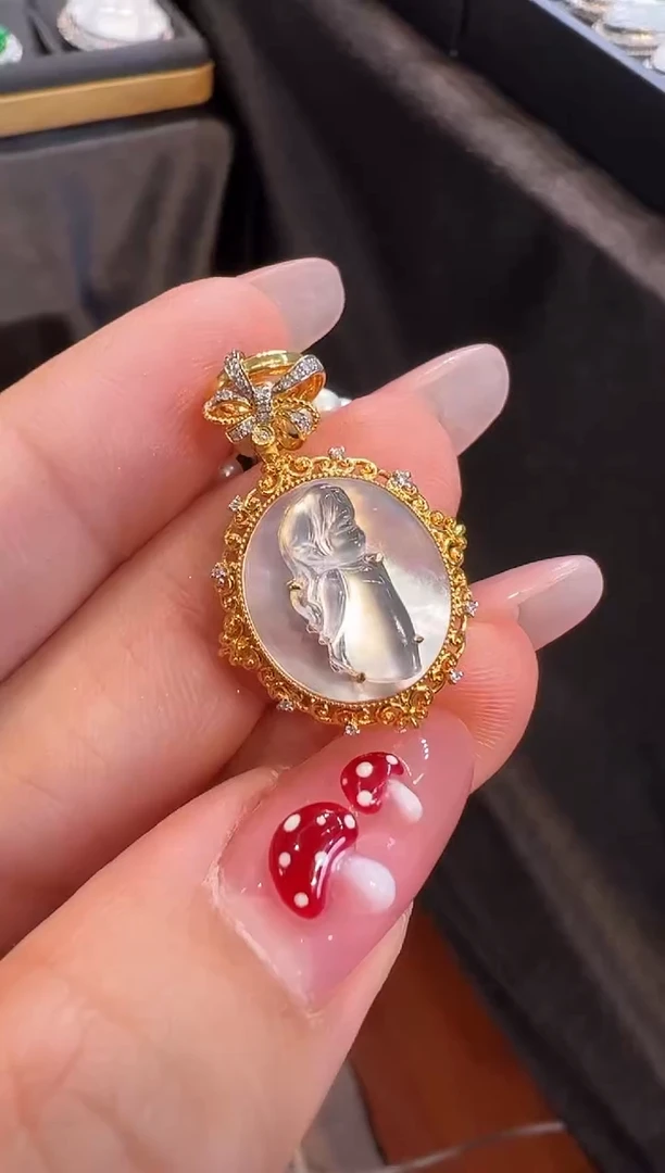 【闪购商品】翡翠颈饰18K金镶嵌吊坠