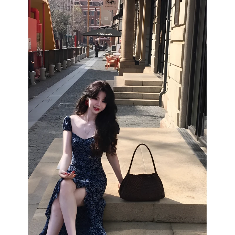 法式复古碎花开叉方领短袖连衣裙女装夏季泡泡袖茶歇长裙收腰裙子