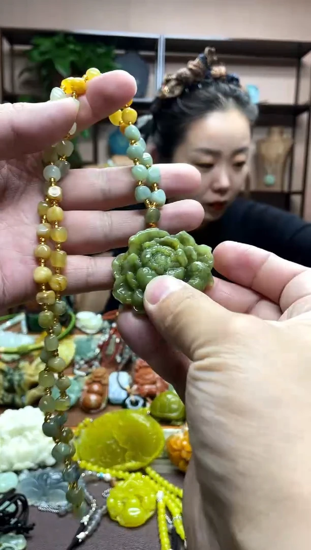 未镶嵌岫玉颈饰·1